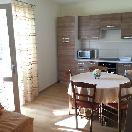Apartment Biserka Barbat na Rabu エクステリア 写真