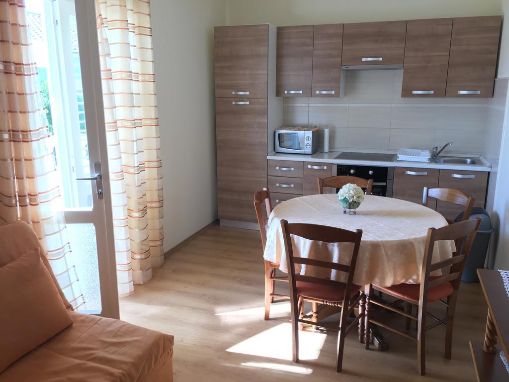 Apartment Biserka Barbat na Rabu エクステリア 写真