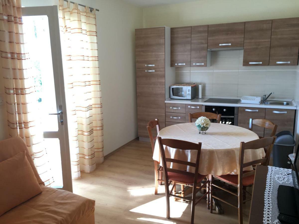 Apartment Biserka Barbat na Rabu エクステリア 写真