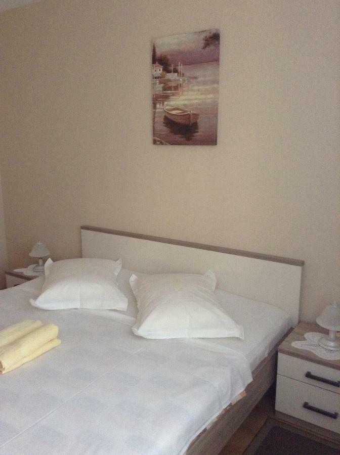 Apartment Biserka Barbat na Rabu エクステリア 写真