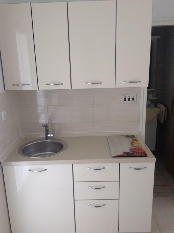 Apartment Biserka Barbat na Rabu エクステリア 写真