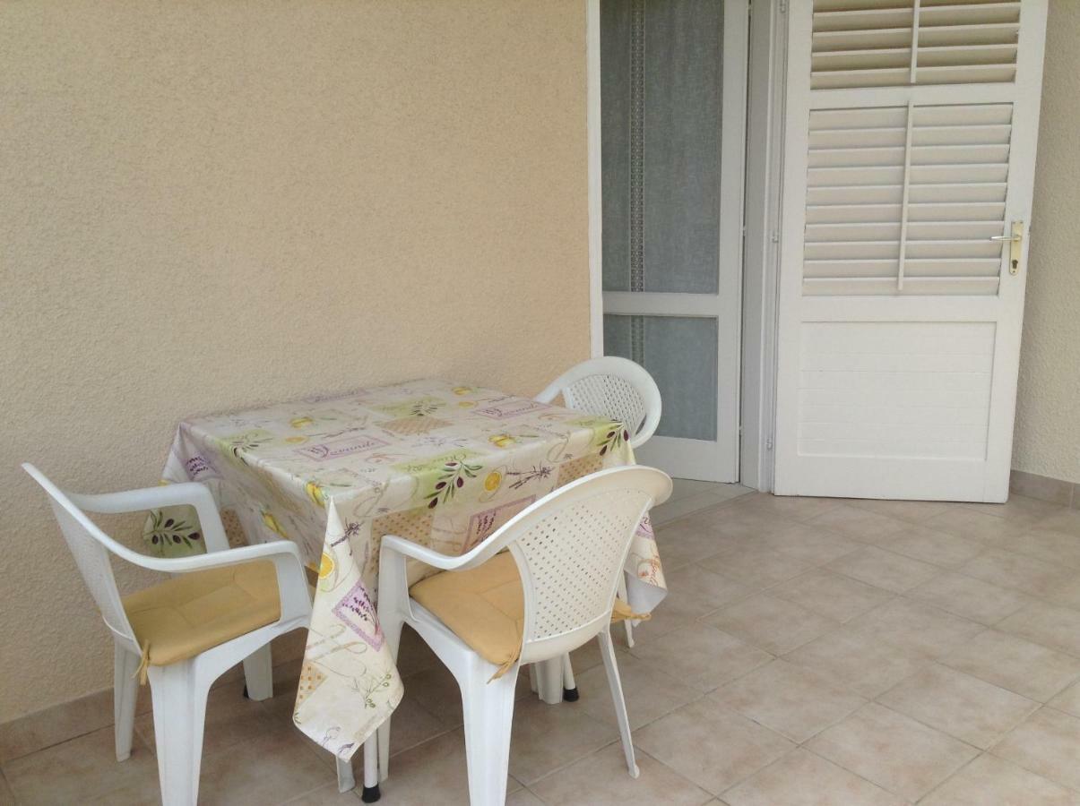 Apartment Biserka Barbat na Rabu エクステリア 写真